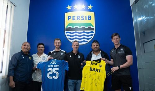 Oxford United Sambangi Persib